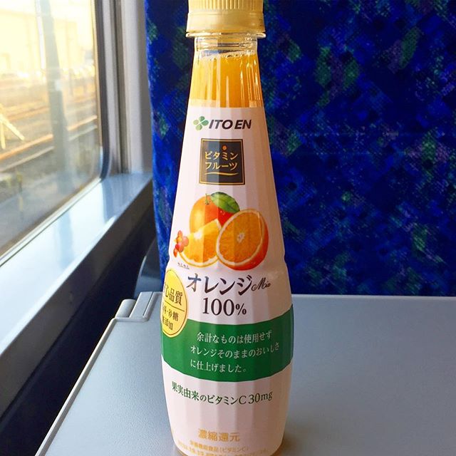 グリーン車で売ってるオレンジジュースがマジで美味い#伊藤園 #オレンジジュース #宇都宮線